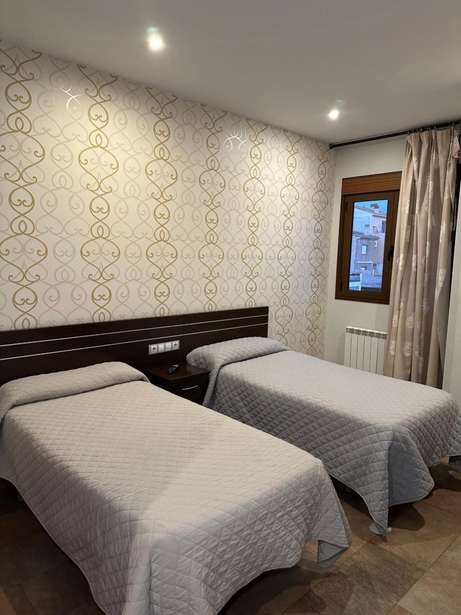 Hostal Venecia มอนซ็อน ภายนอก รูปภาพ